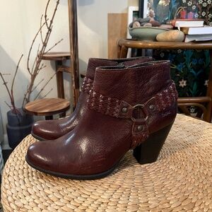 BOC Born Womens Brown Leather Harness Ankle Boots 7.5 cottagecore boho rustic